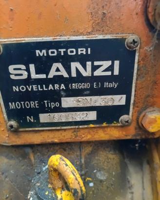 Motopompa Slanzi con tubi da irrigazione
