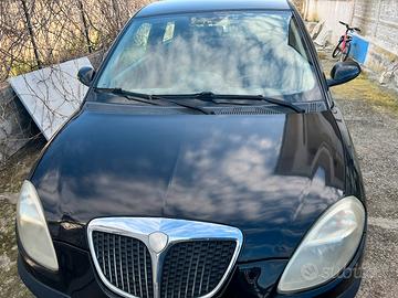 Lancia ypsilon