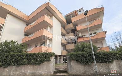 TRILOCALE CON POSTO AUTO DI PROPRIETÀ VICINO AL MA