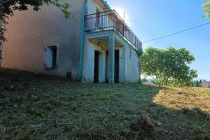 Casa indipendente con giardino