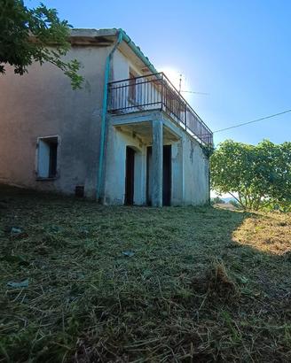 Casa indipendente con giardino