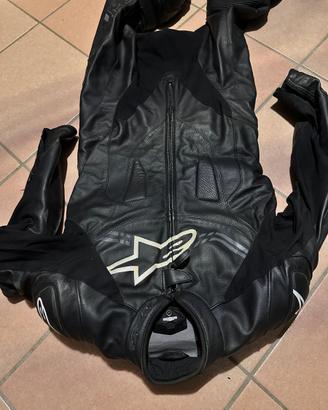 Tuta moto scarpe e paraschiena