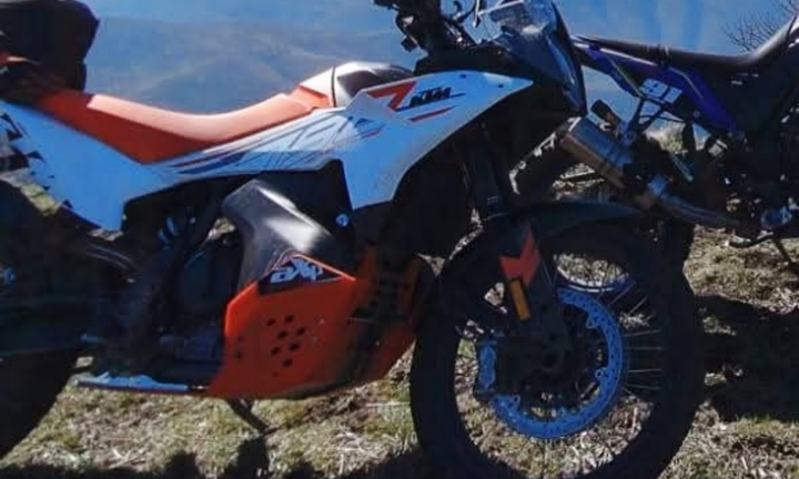 KTM Adventure 790 2024 con tech pack completo
