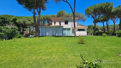 Villa con giardino e spiaggia a piedi / Pula