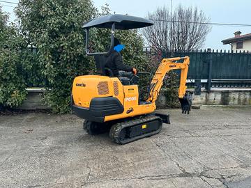 E219 Escavatore Komatsu 15 q PC05