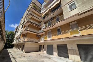 Santa Chiara ampio trivani con box