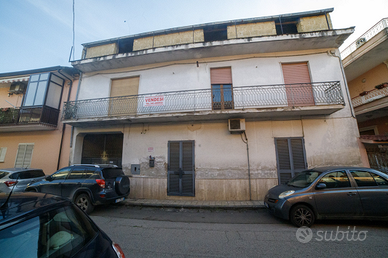 Casa indipendente con cortile