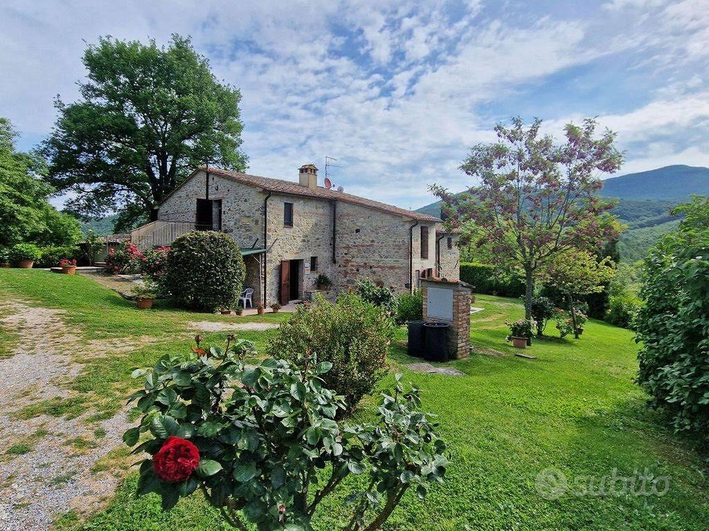 Rustico / Casale di 350 m² con più di 5 locali e b - Altro