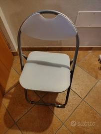 Sedia pieghevole imbottita bianca