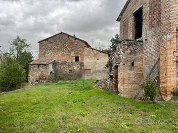 Rustico / Casale di 400 m² con più di 5 locali e b