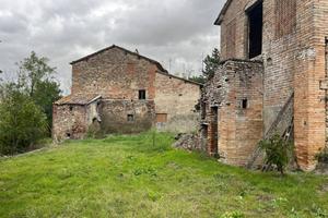 Rustico / Casale di 400 m² con più di 5 locali e b