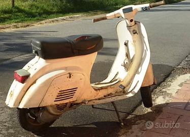 Cerc0: Vespa 50 d'epoca a marce 