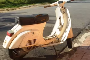Cerc0: Vespa 50 d'epoca a marce 