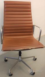 Iconica poltrona direzionale Charles Eames ICF EA1