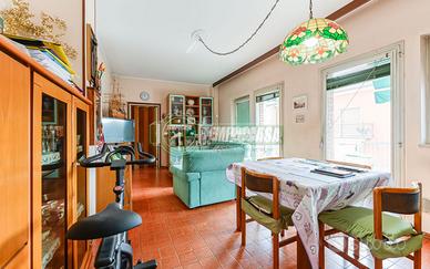 QUADRILOCALE IN CENTRO PAESE CON CANTINA