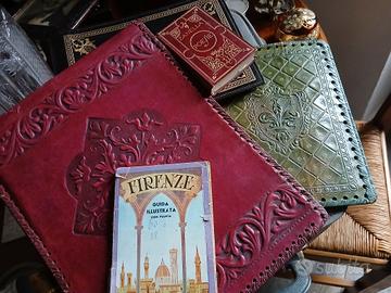 Oggetti in pelle decorati