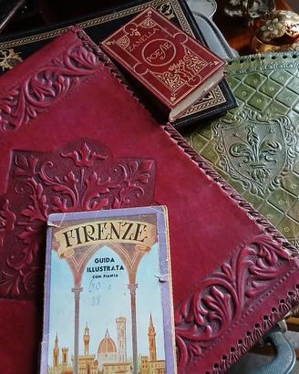 Oggetti in pelle decorati