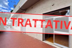 Locale commerciale strategico con parcheggio