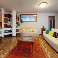 Rifinito locale multiuso con cortile