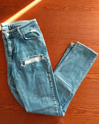 Jeans uomo con strappi