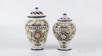 Deruta 2 Vasi Farmacia Albarelli Valeriana Erica