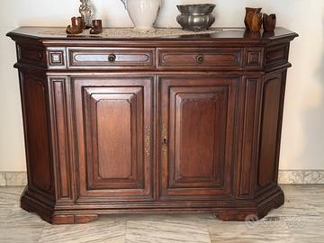 Credenza/buffet