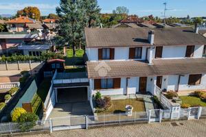 VILLA A SCHIERA A GORLA MINORE