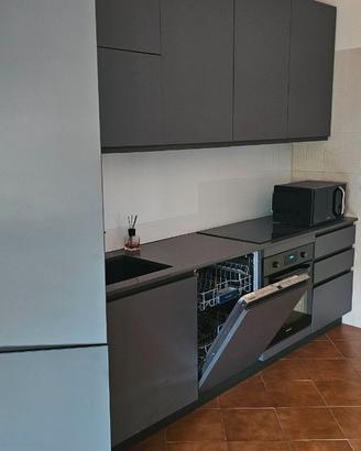 Cucina completa di elettrodomestici