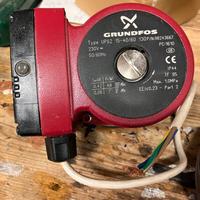 circolatore pompa Grundfos UPS2 15-40/60
