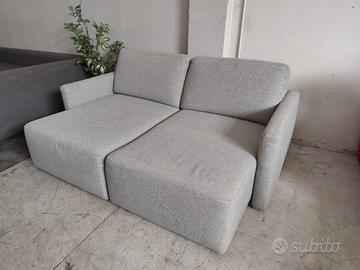 divano con seduta scorrevole 