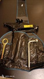 Kit della Fiat:Cric+Gancio da traino+chiave a pipa