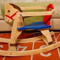 Cavallo a dondolo in legno "Gioco creativo"