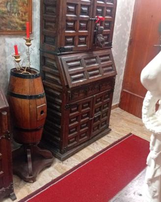 Dispenser fatte a mano anni 900
