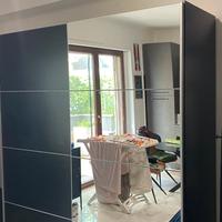 Armadio a due ante con specchio