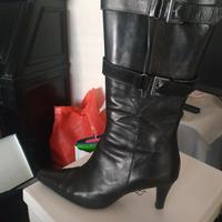 stivale Melluso in pelle con tacco sottile. 