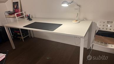 Scrivania bianca