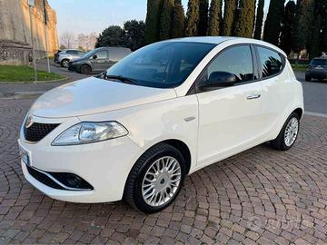 Lancia Ypsilon 1.2 69 CV benzina 2018 neopatentati