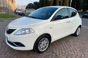 Lancia Ypsilon 1.2 69 CV benzina 2018 neopatentati