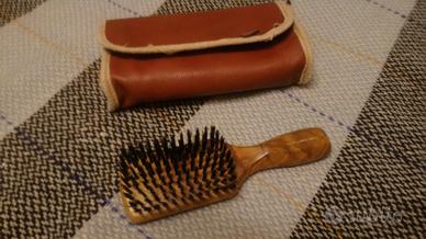 Spazzola per capelli in legno di ulivo