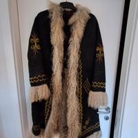 montone ricamato vintage