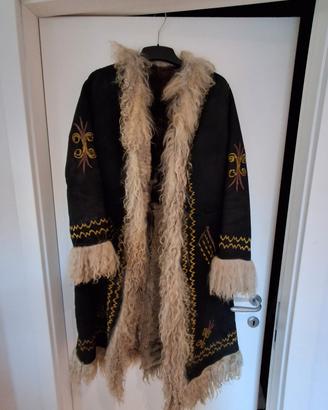 montone ricamato vintage