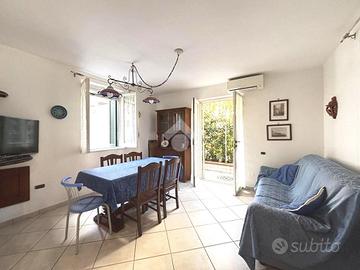 CASA SEMINDIPENDENTE A PINETO