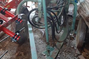 aratro trivomere per trattore  cingolato 
