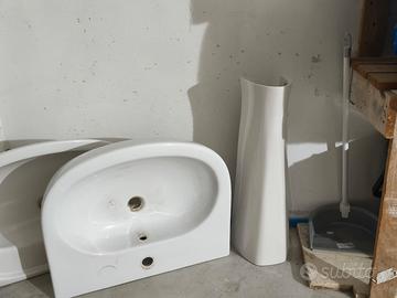 lavandino e mobile bagno