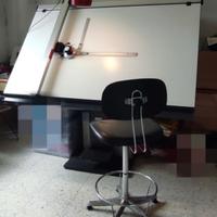 Tavolo da disegno con tecnigrafo
