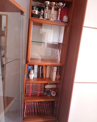 mobile in vero legno con ante 