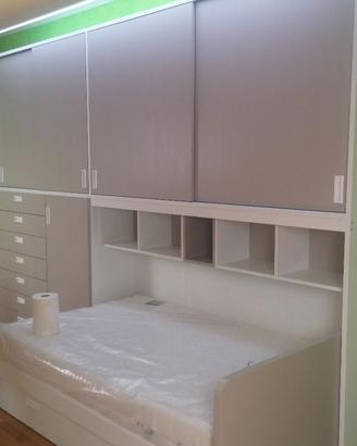 armadio a ponte casseti ante con letto materasso