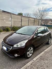 Peugeot 208 1.6 HDi 92 CV Allure – Neopatentati