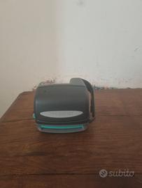 Fotocamera Polaroid vintage grigia da testare
