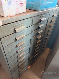 Cassettiere in metallo